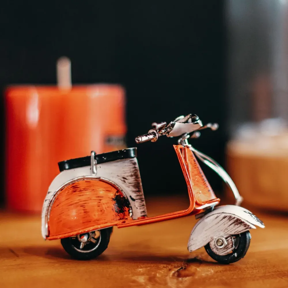 Kartelalı Oyuncak Motosiklet