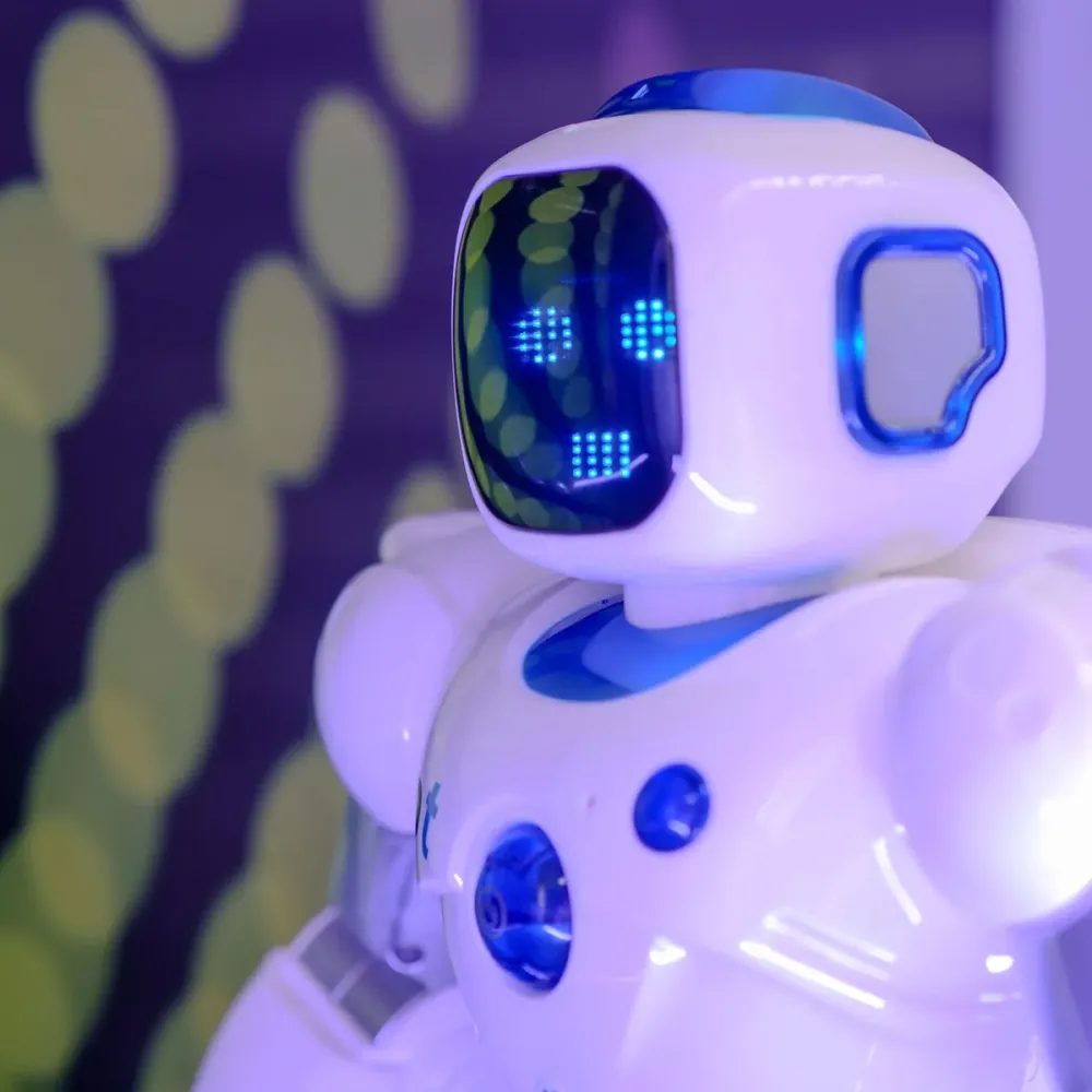 Uzaktan Kumandalı Şarjlı Sesli Büyük Robot